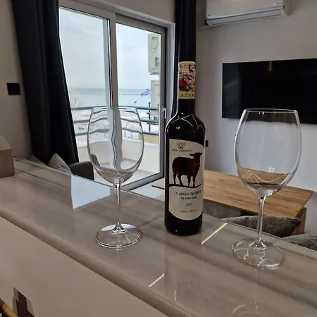 Blue Sea And Sky Deluxe Apartment
